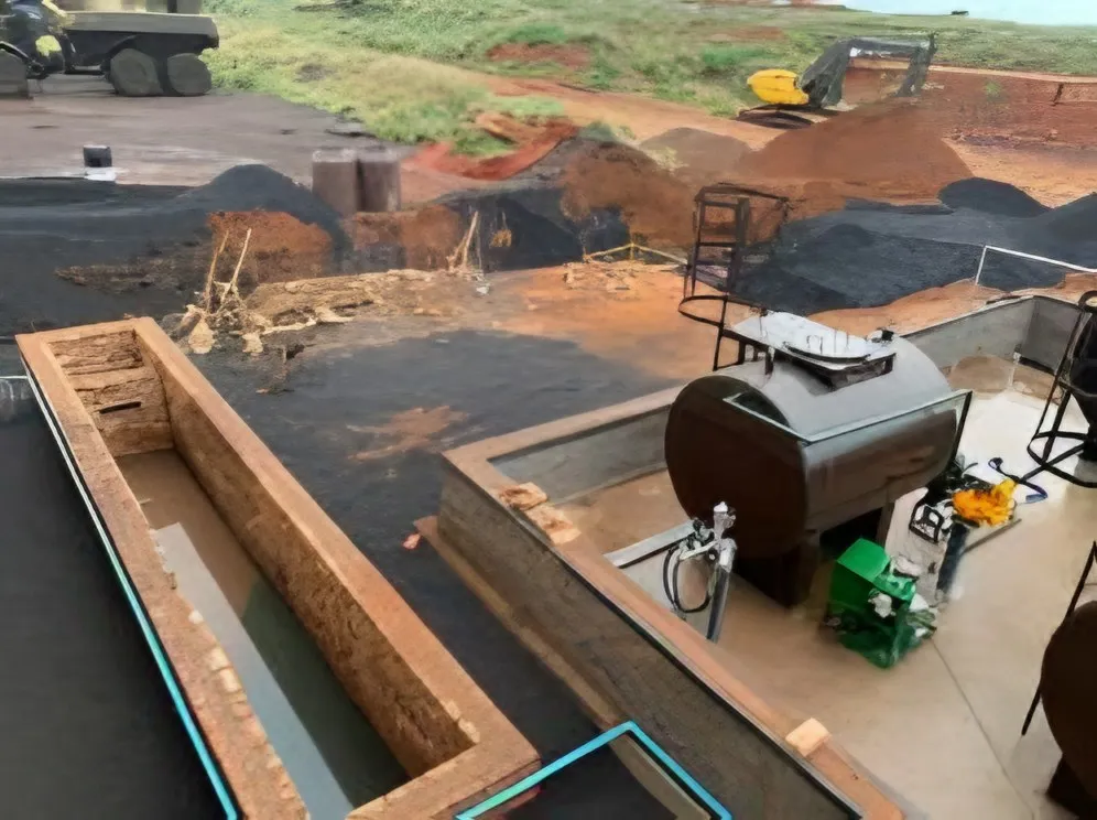Bulk lube tank installation under construction on site